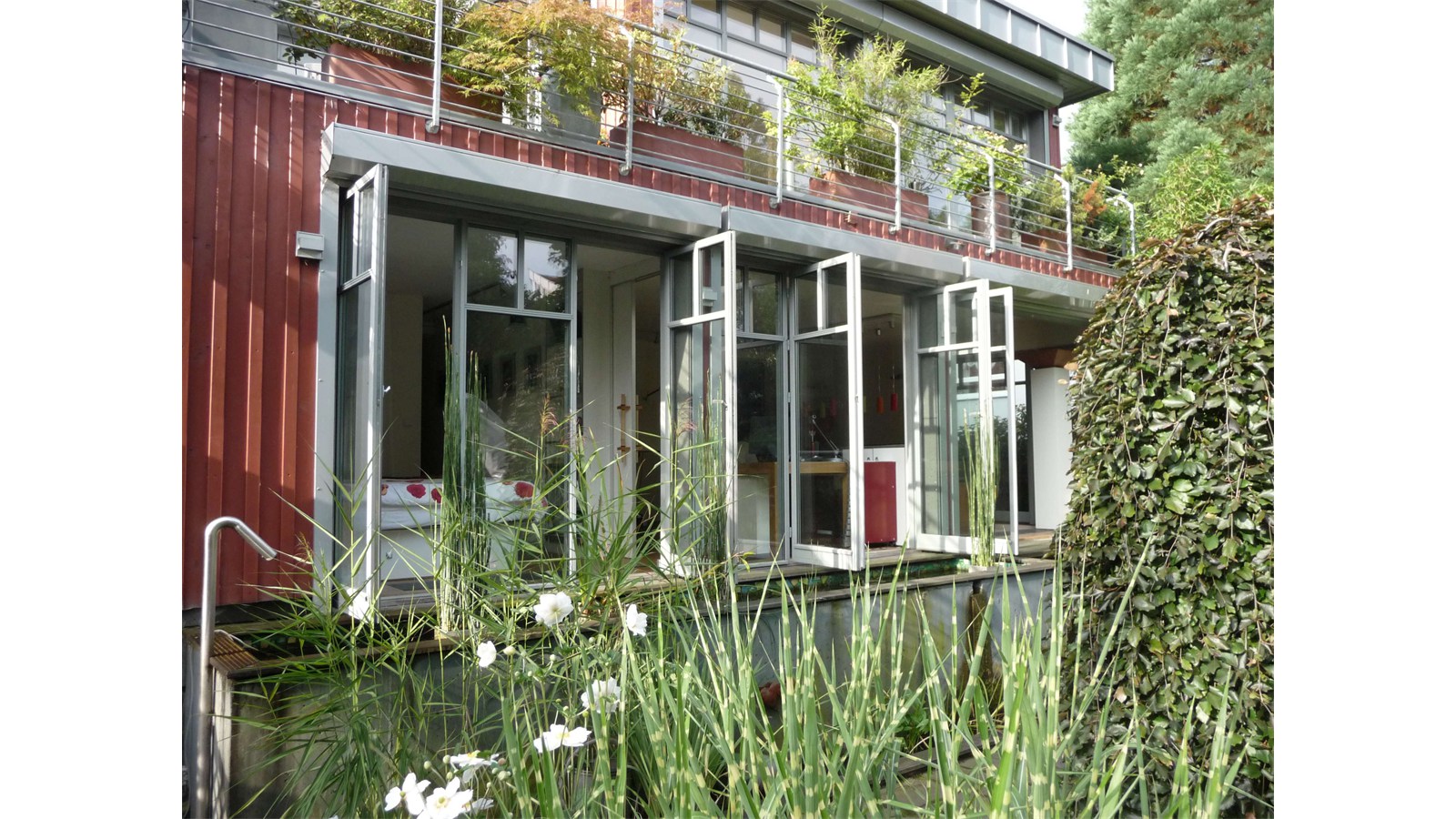 Wintergarten mit Balkonbereich Masterbad 1 Raumkontrast Kleine Oase